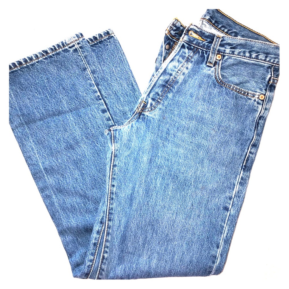 Button up Levi “mom jeans”